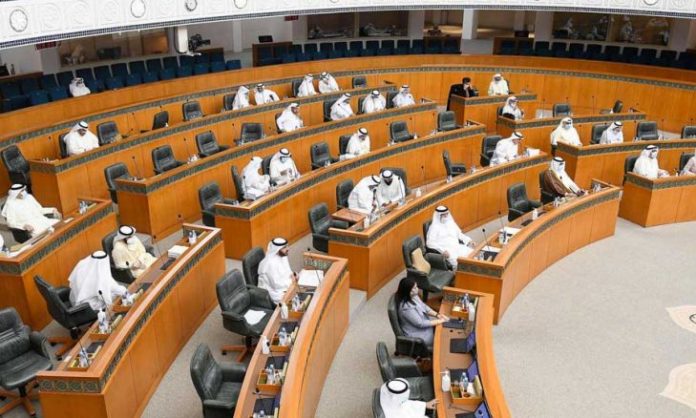 البرلمان الكويتي يسعى إلى قانون يعوض أصحاب المشروعات المتوسطة والصغيرة