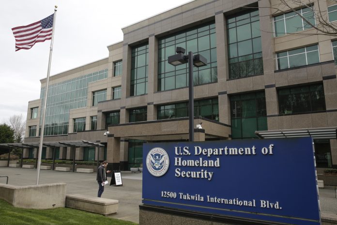 السلطات الأمريكية تستأنف معالجة طلبات اللجوء اعتبارا من 19 فبراير