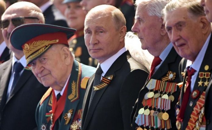 فلاديمير بوتين عقيداً وليس جنرالاً؟