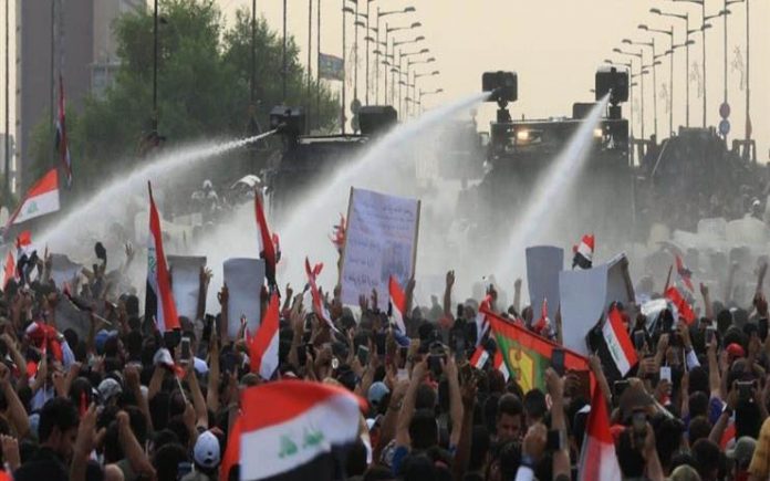 توتر جنوبي العراق بعد يوم دام بين المحتجين والقوات الأمنية