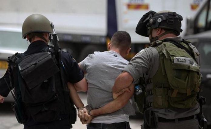 اعتقلت قوات الاحتلال الإسرائيلي اليوم عشرة فلسطينيين في مناطق متفرقة بالضفة الغربية.