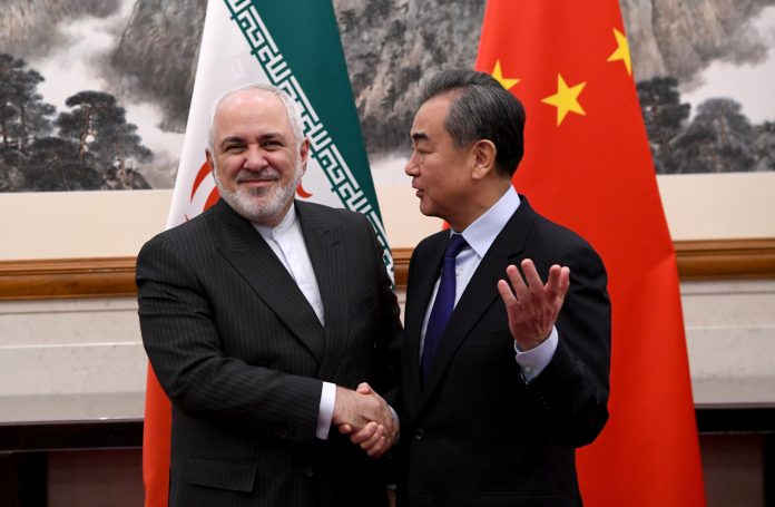 وزيرا الخارجية الإيراني والصيني يوقعان وثيقة شاملة للتعاون الاستراتيجي بين البلدين لمدة 25 عاماً