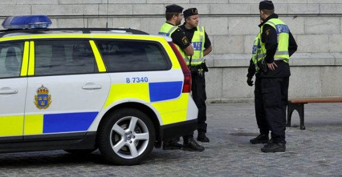 السويد.. إصابة 8 أشخاص بسلاح أبيض والشرطة تحقق في 