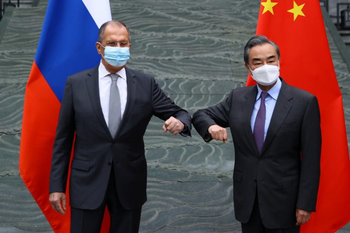 روسيا والصين تؤكدان رفضهما للعقوبات الغربية أحادية الجانب