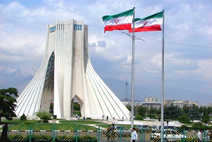 إيران ترفض خطة ثلاثية اقترحها مسؤولون أوروبيون