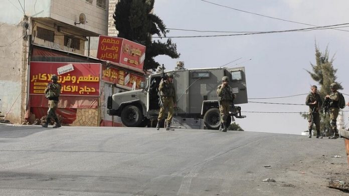 إسرائيل تغلق أجواءها وتتخذ إجراءات أمنية مشددة عشية 