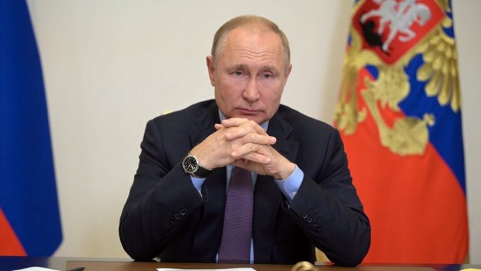 بوتين يصوت إلكترونيا في انتخابات مجلس الدوما الروسي.موقع أصدقاء سورية.